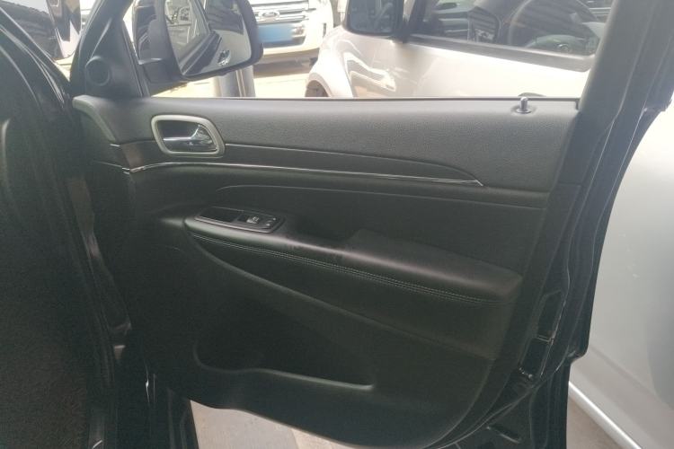 Used Jeep Grand Cherokee 2017 3.0L Elite Navigation Edition Interior 5
