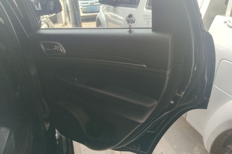 Used Jeep Grand Cherokee 2017 3.0L Elite Navigation Edition Interior 6