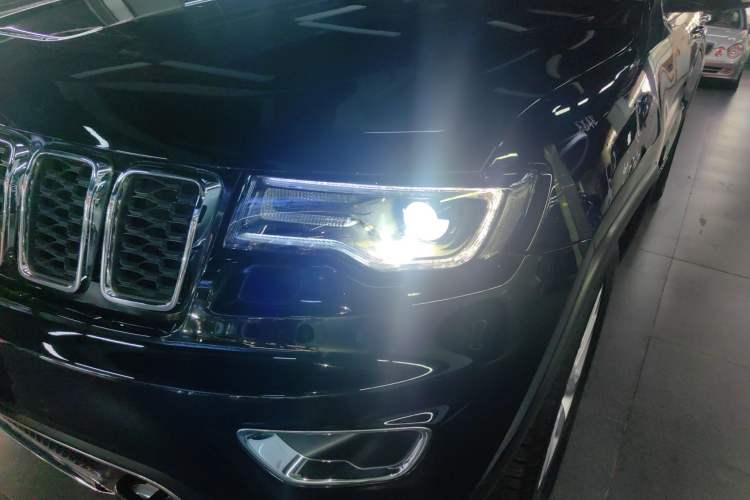 Used Jeep Grand Cherokee 2017 3.0L Comfort Navigation Edition Left Front Headlight