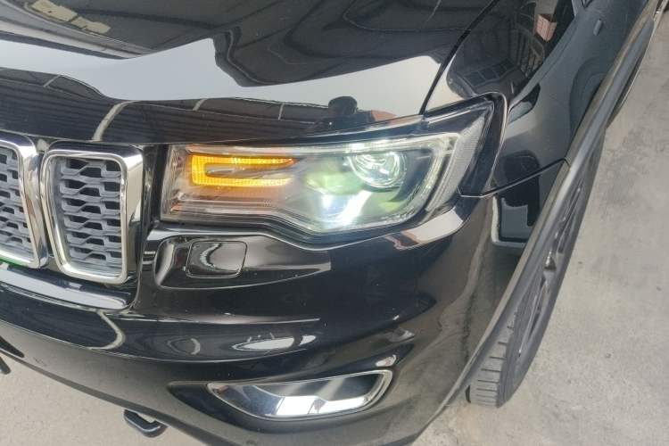 Used Jeep Grand Cherokee 2017 3.0L Elite Navigation Edition Left Front Headlight