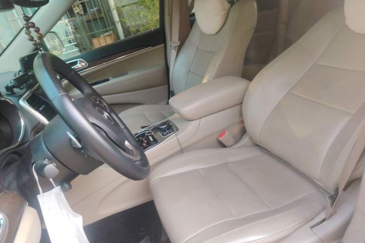 Used Jeep Grand Cherokee 2017 3.6L Luxury Navigation Edition Left Front Seat