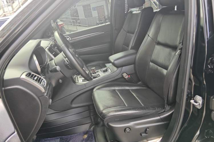 Used Jeep Grand Cherokee 2017 3.0L Elite Navigation Edition Left Front Seat
