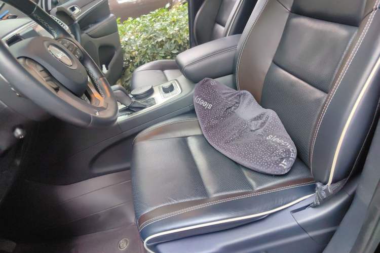 Used Jeep Grand Cherokee 2017 3.6L Luxury Navigation Edition Left Front Seat