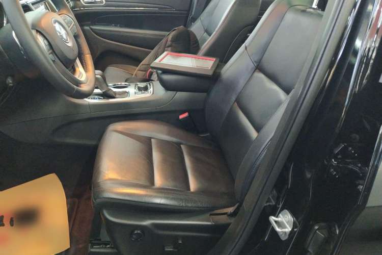 Used Jeep Grand Cherokee 2017 3.0L Comfort Navigation Edition Left Front Seat