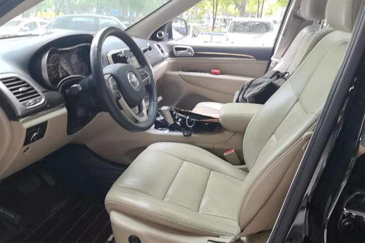Used Jeep Grand Cherokee 2017 3.6L Elite Navigation Edition Left Front Seat