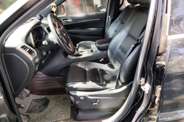 Used Jeep Grand Cherokee 2017 3.0L Comfort Navigation Edition Left Front Seat