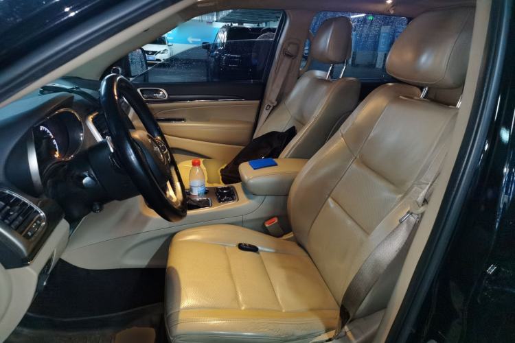Used Jeep Grand Cherokee 2017 3.6L Luxury Navigation Edition Left Front Seat