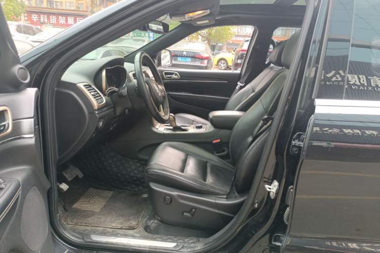 Used Jeep Grand Cherokee 2017 3.0L Comfort Navigation Edition Left Front Seat