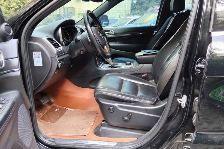Used Jeep Grand Cherokee 2017 3.0L Comfort Navigation Edition Left Front Seat