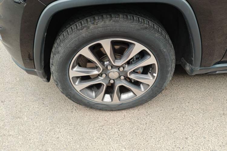 Used Jeep Grand Cherokee 2017 3.0L Comfort Navigation Edition Left Front Wheel Hub