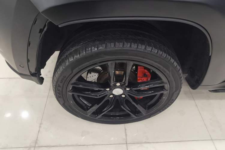 Used Jeep Grand Cherokee 2017 3.0L Elite Navigation Edition Left Front Wheel Hub