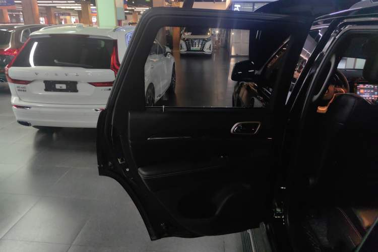 Used Jeep Grand Cherokee 2017 3.0L Comfort Navigation Edition Left Rear Door Interior