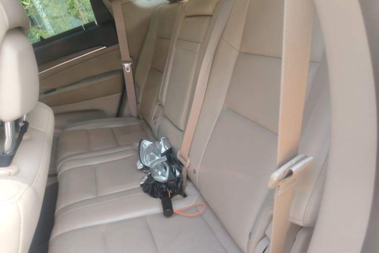 Used Jeep Grand Cherokee 2017 3.6L Luxury Navigation Edition Left Rear Seat