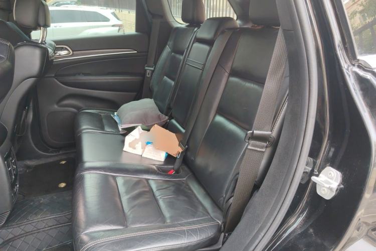 Used Jeep Grand Cherokee 2017 3.0L Comfort Navigation Edition Left Rear Seat
