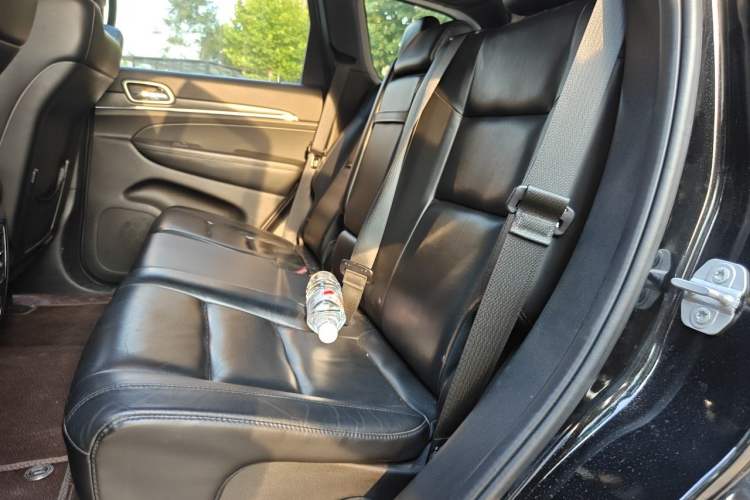 Used Jeep Grand Cherokee 2017 3.0L Comfort Navigation Edition Left Rear Seat