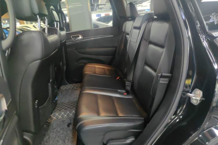 Used Jeep Grand Cherokee 2017 3.0L Comfort Navigation Edition Left Rear Seat