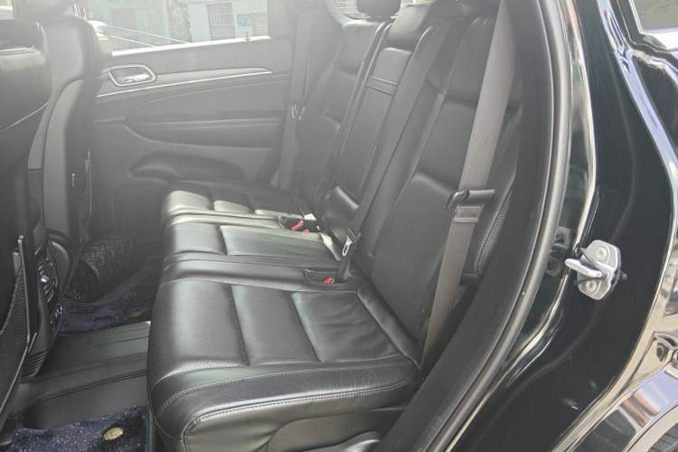 Used Jeep Grand Cherokee 2017 3.0L Elite Navigation Edition Left Rear Seat