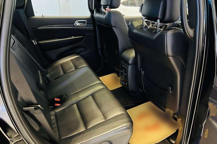 Used Jeep Grand Cherokee 2017 3.0L Comfort Navigation Edition Left Rear Seat