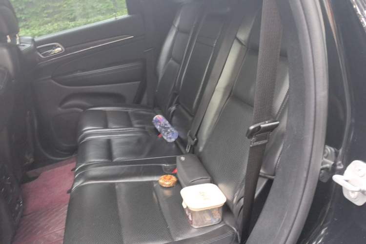 Used Jeep Grand Cherokee 2017 3.0L Elite Navigation Edition Left Rear Seat