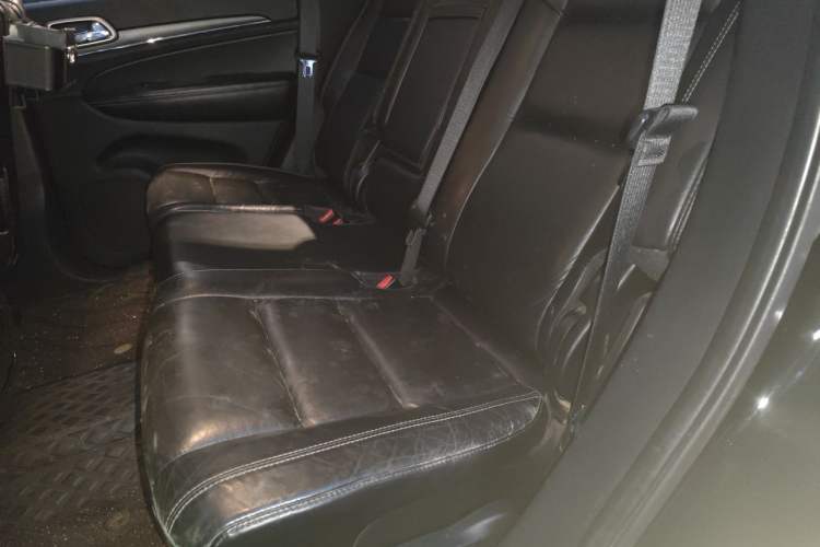 Used Jeep Grand Cherokee 2017 3.0L Comfort Navigation Edition Left Rear Seat