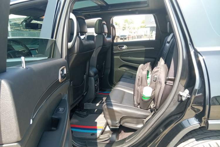 Used Jeep Grand Cherokee 2017 3.0L Comfort Navigation Edition Left Rear Seat