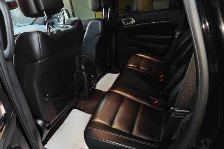 Used Jeep Grand Cherokee 2017 3.6L Elite Navigation Edition Left Rear Seat