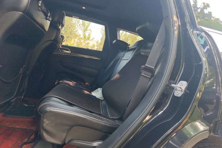 Used Jeep Grand Cherokee 2017 3.6L Elite Navigation Edition Left Rear Seat