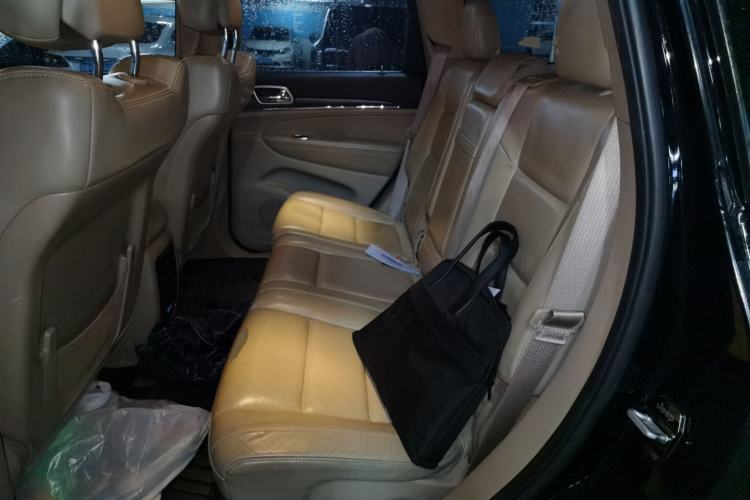 Used Jeep Grand Cherokee 2017 3.6L Luxury Navigation Edition Left Rear Seat