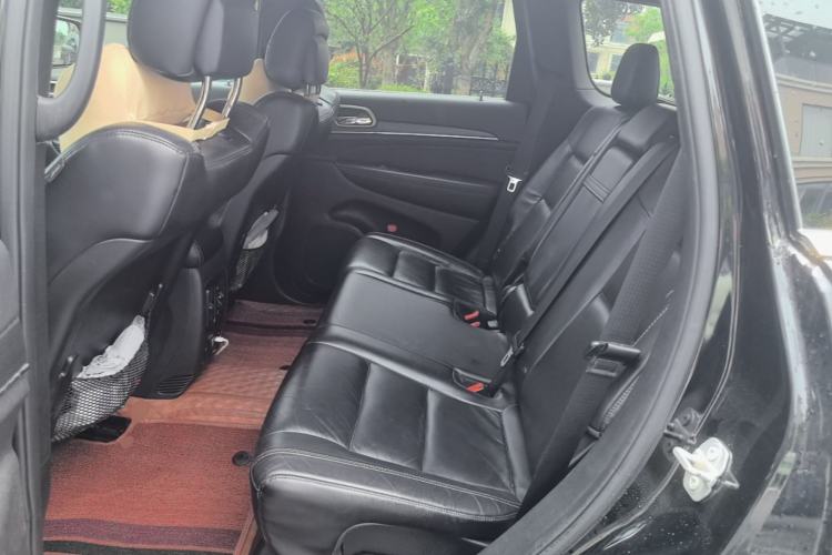 Used Jeep Grand Cherokee 2017 3.0L Comfort Navigation Edition Left Rear Seat