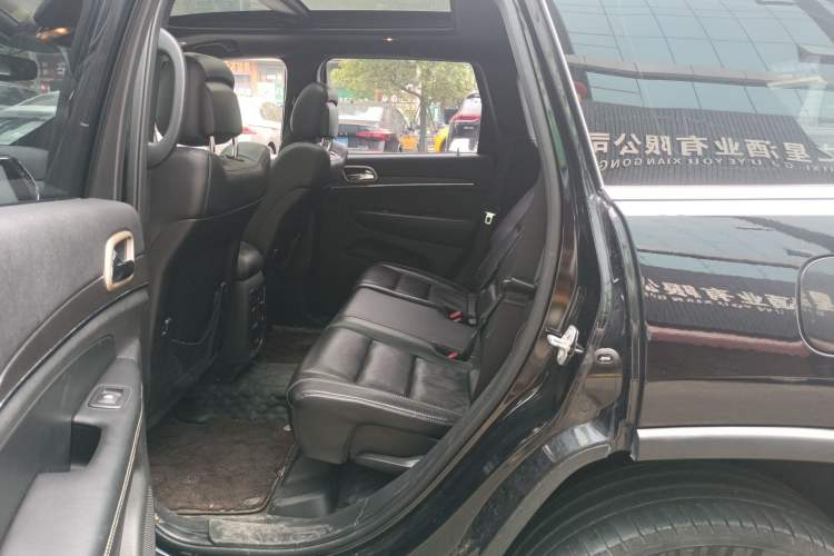 Used Jeep Grand Cherokee 2017 3.0L Comfort Navigation Edition Left Rear Seat