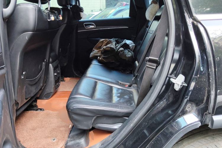 Used Jeep Grand Cherokee 2017 3.0L Comfort Navigation Edition Left Rear Seat