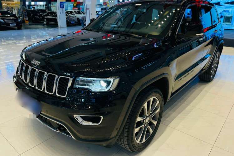 Used Jeep Grand Cherokee 2017 3.0L Comfort Navigation Edition Left Side
