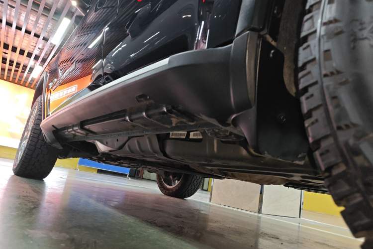 Used Jeep Grand Cherokee 2017 3.6L Elite Navigation Edition Left Side Sill