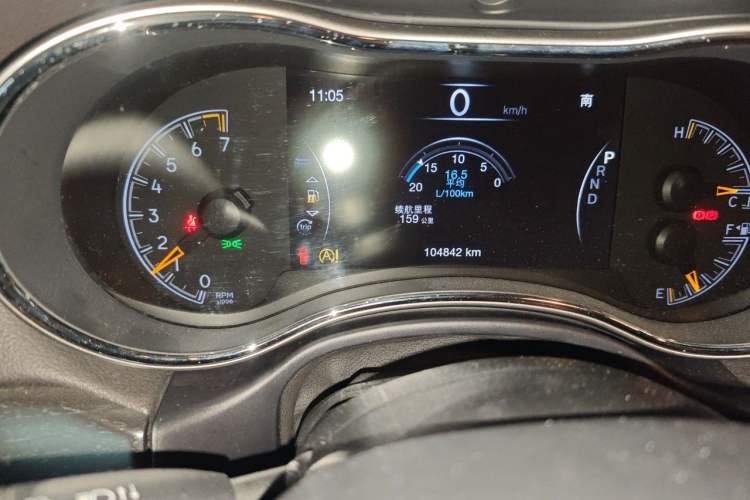 Used Jeep Grand Cherokee 2017 3.0L Elite Navigation Edition Odometer Close Up