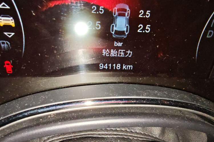 Used Jeep Grand Cherokee 2017 3.0L Elite Navigation Edition Odometer Close Up
