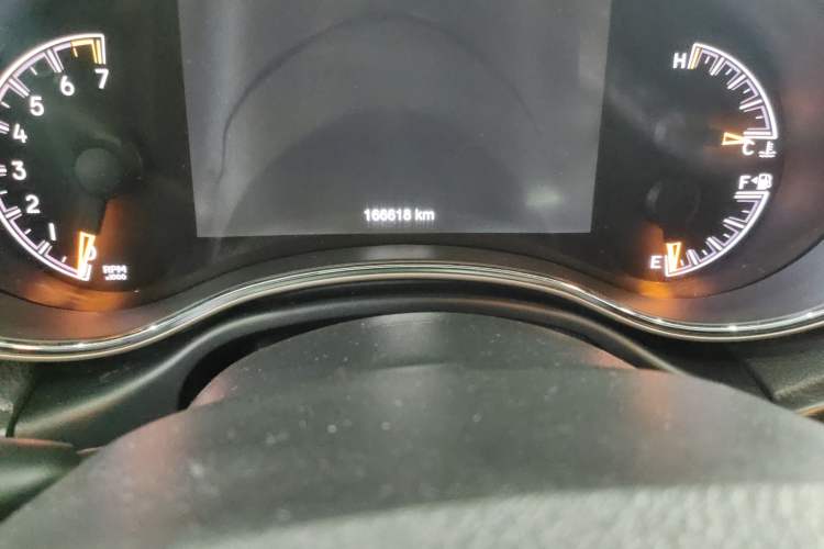 Used Jeep Grand Cherokee 2017 3.0L Elite Navigation Edition Odometer Close Up