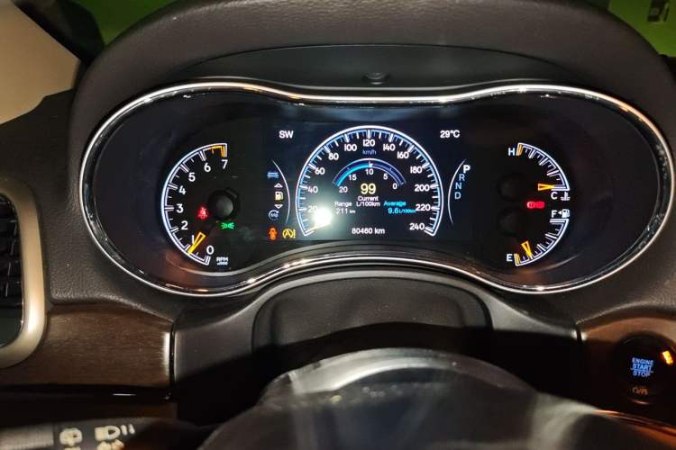 Used Jeep Grand Cherokee 2017 3.6L Elite Navigation Edition Odometer Close Up