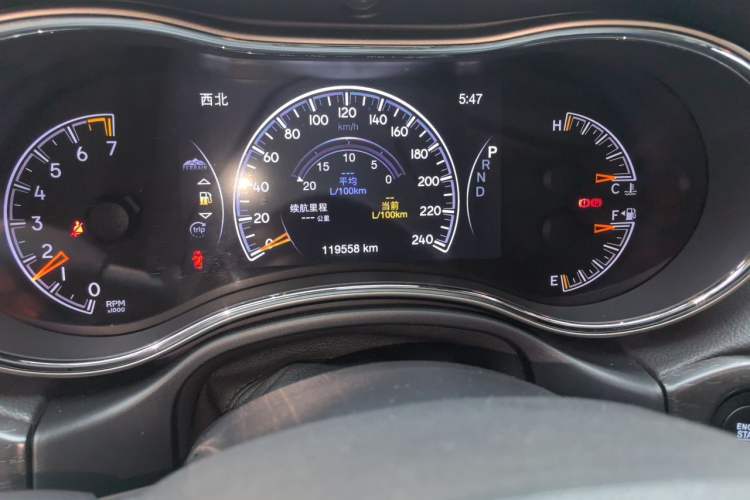 Used Jeep Grand Cherokee 2017 3.0L Elite Navigation Edition Odometer Close Up