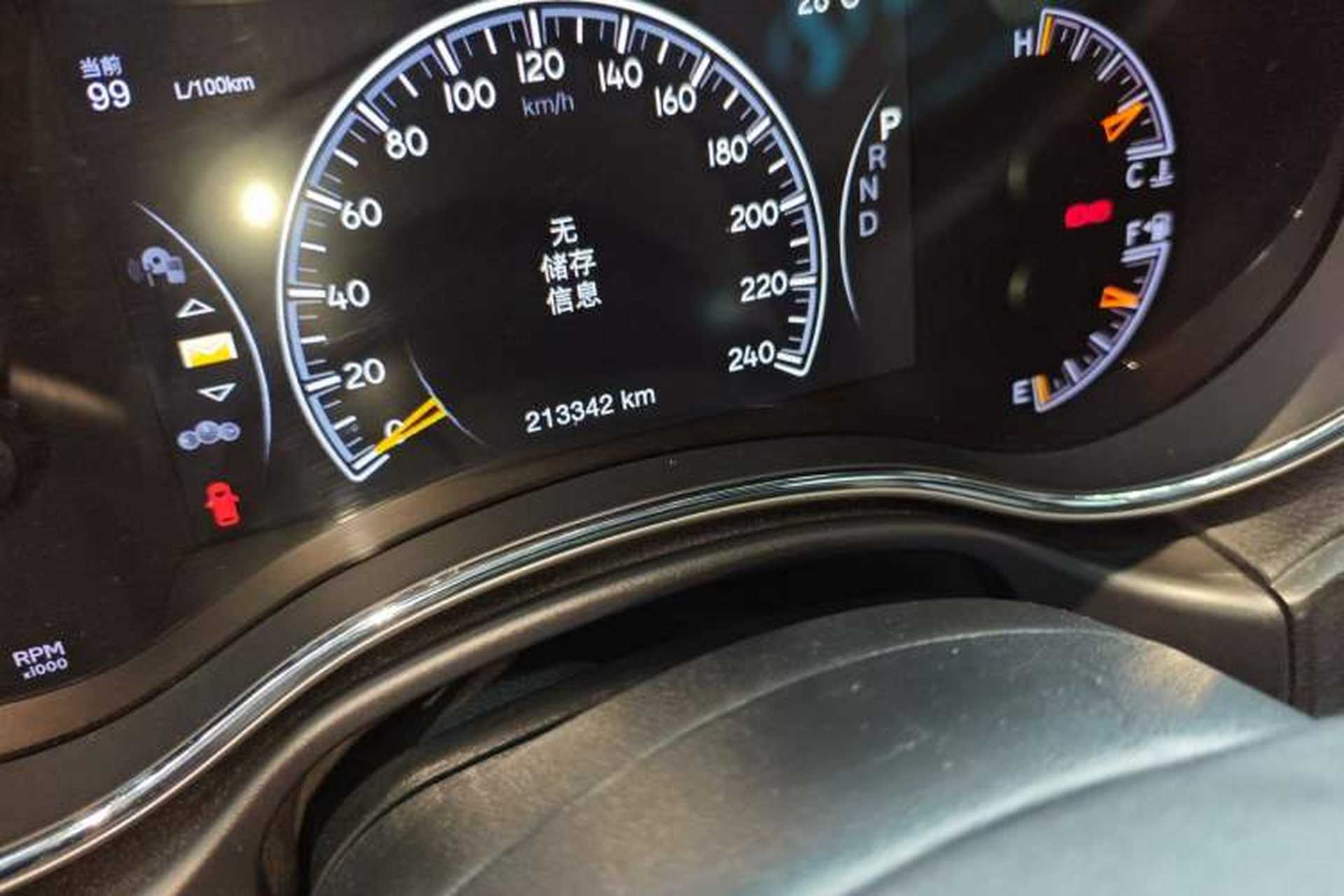 Used Jeep Grand Cherokee 2017 3.0L Comfort Navigation Edition Odometer Close Up