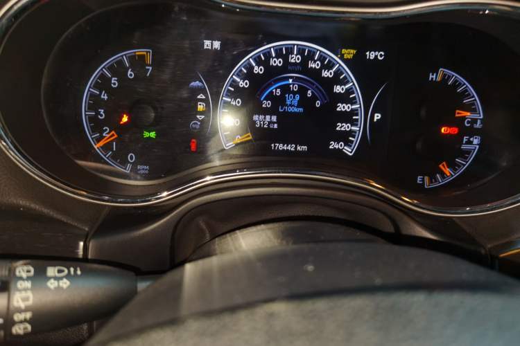 Used Jeep Grand Cherokee 2017 3.0L Elite Navigation Edition Odometer Close Up
