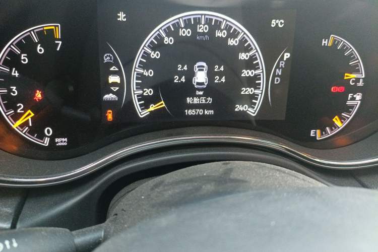 Used Jeep Grand Cherokee 2017 3.6L Elite Navigation Edition Odometer Close Up