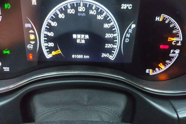 Used Jeep Grand Cherokee 2017 3.0L Comfort Navigation Edition Odometer Close Up