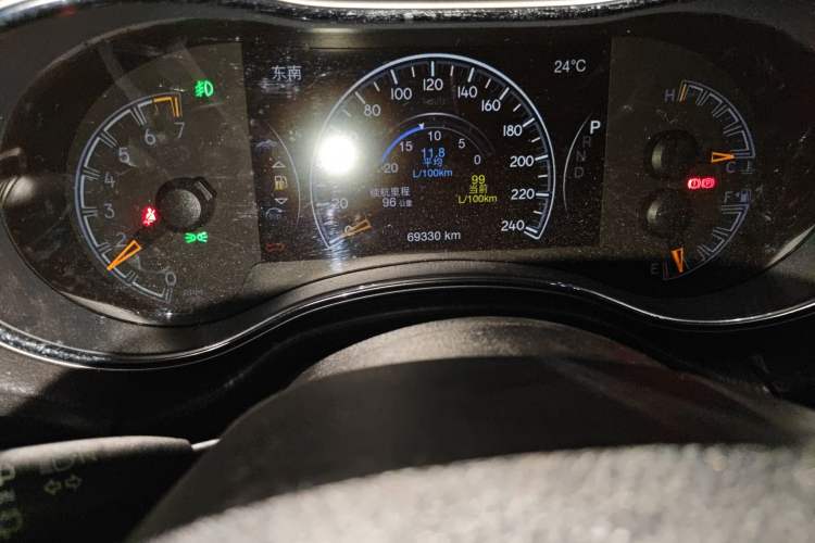 Used Jeep Grand Cherokee 2017 3.0L Comfort Navigation Edition Odometer Close Up