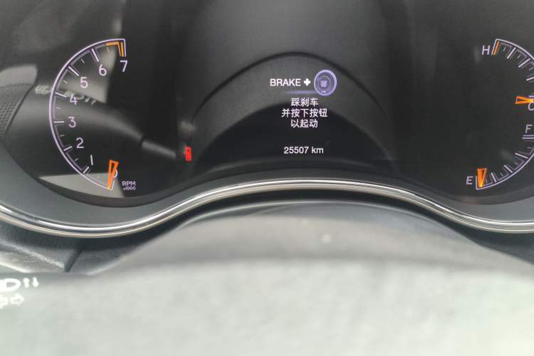 Used Jeep Grand Cherokee 2017 3.0L Comfort Navigation Edition Odometer Close Up