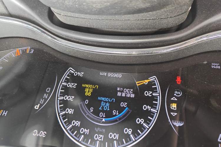 Used Jeep Grand Cherokee 2017 3.0L Comfort Navigation Edition Odometer Close Up
