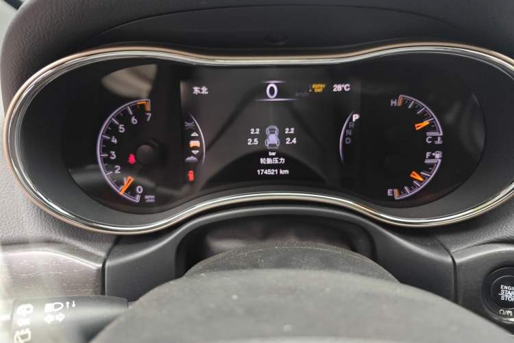 Used Jeep Grand Cherokee 2017 3.0L Elite Navigation Edition Odometer Close Up