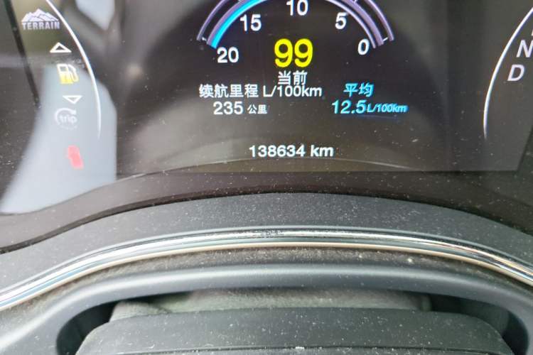 Used Jeep Grand Cherokee 2017 3.0L Elite Navigation Edition Odometer Close Up