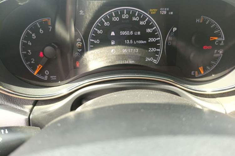 Used Jeep Grand Cherokee 2017 3.0L Elite Navigation Edition Odometer Close Up