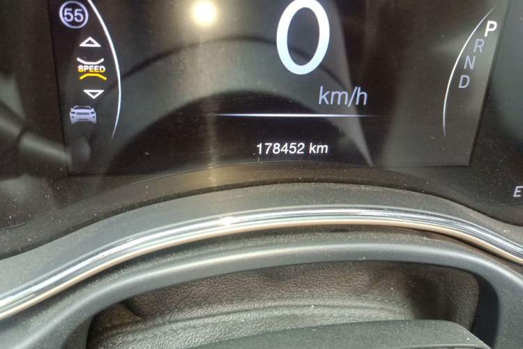 Used Jeep Grand Cherokee 2017 3.0L Comfort Navigation Edition Odometer Close Up