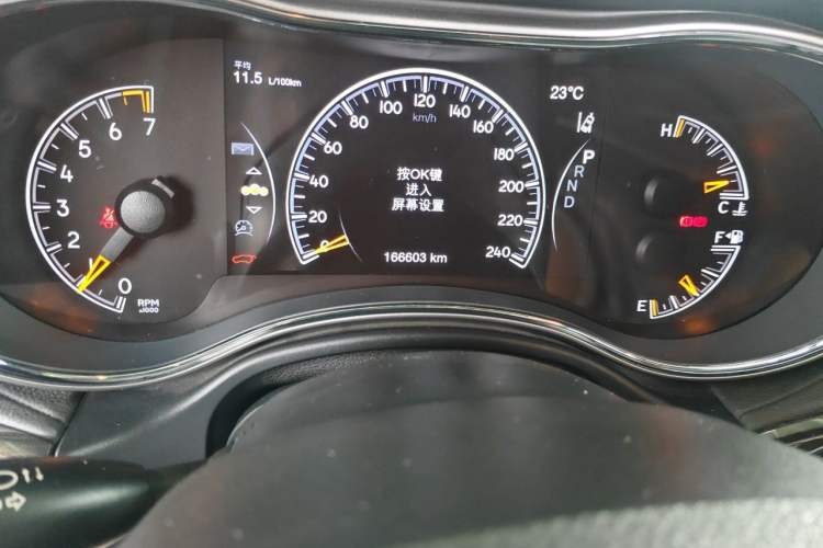 Used Jeep Grand Cherokee 2017 3.6L Luxury Navigation Edition Odometer Close Up